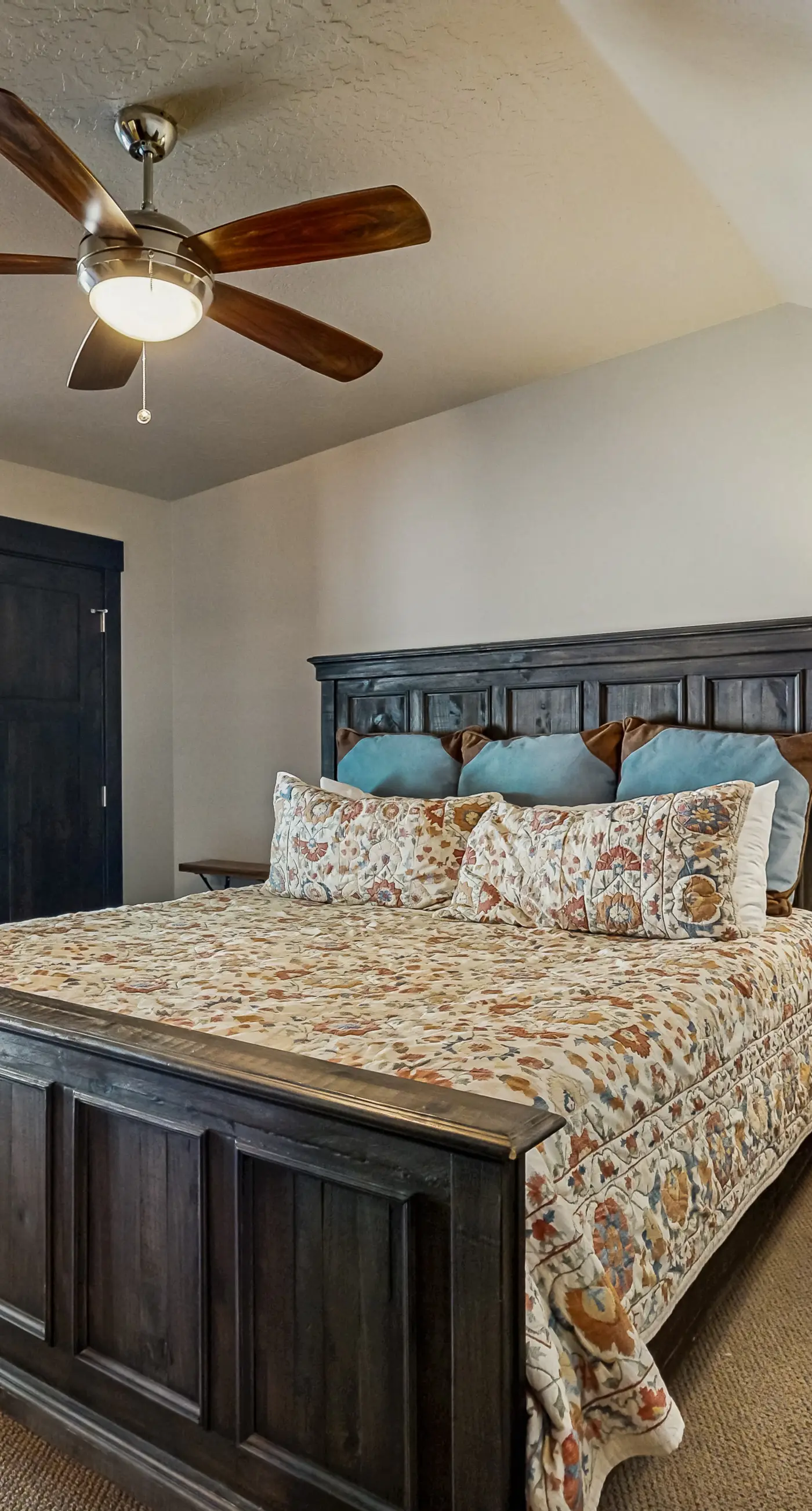 Tamarack Ski-In/Out Cabin, Hot Tub, Sleeps 8