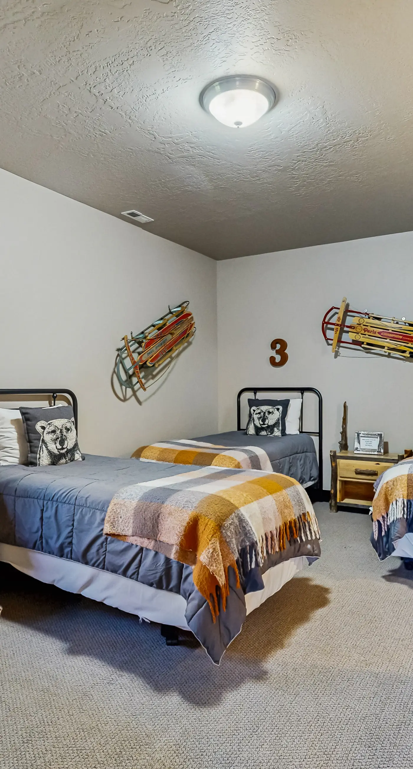 Tamarack Ski-In/Out Cabin, Hot Tub, Sleeps 8