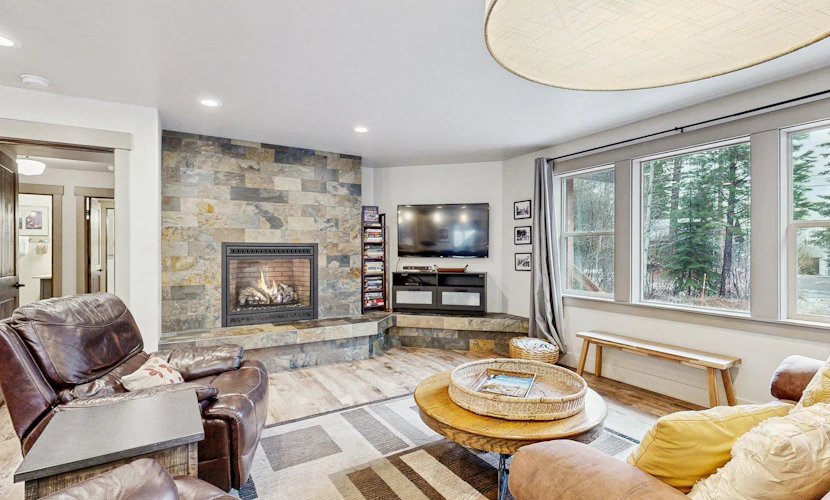 Sunny McCall Retreat | Hot Tub, Deck & Office