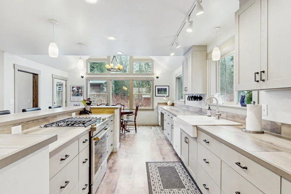 Sunny McCall Retreat | Hot Tub, Deck & Office