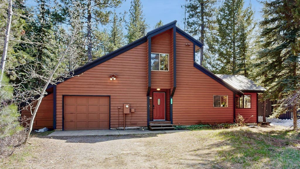 Adventurous McCall Cabin Near Payette Lake