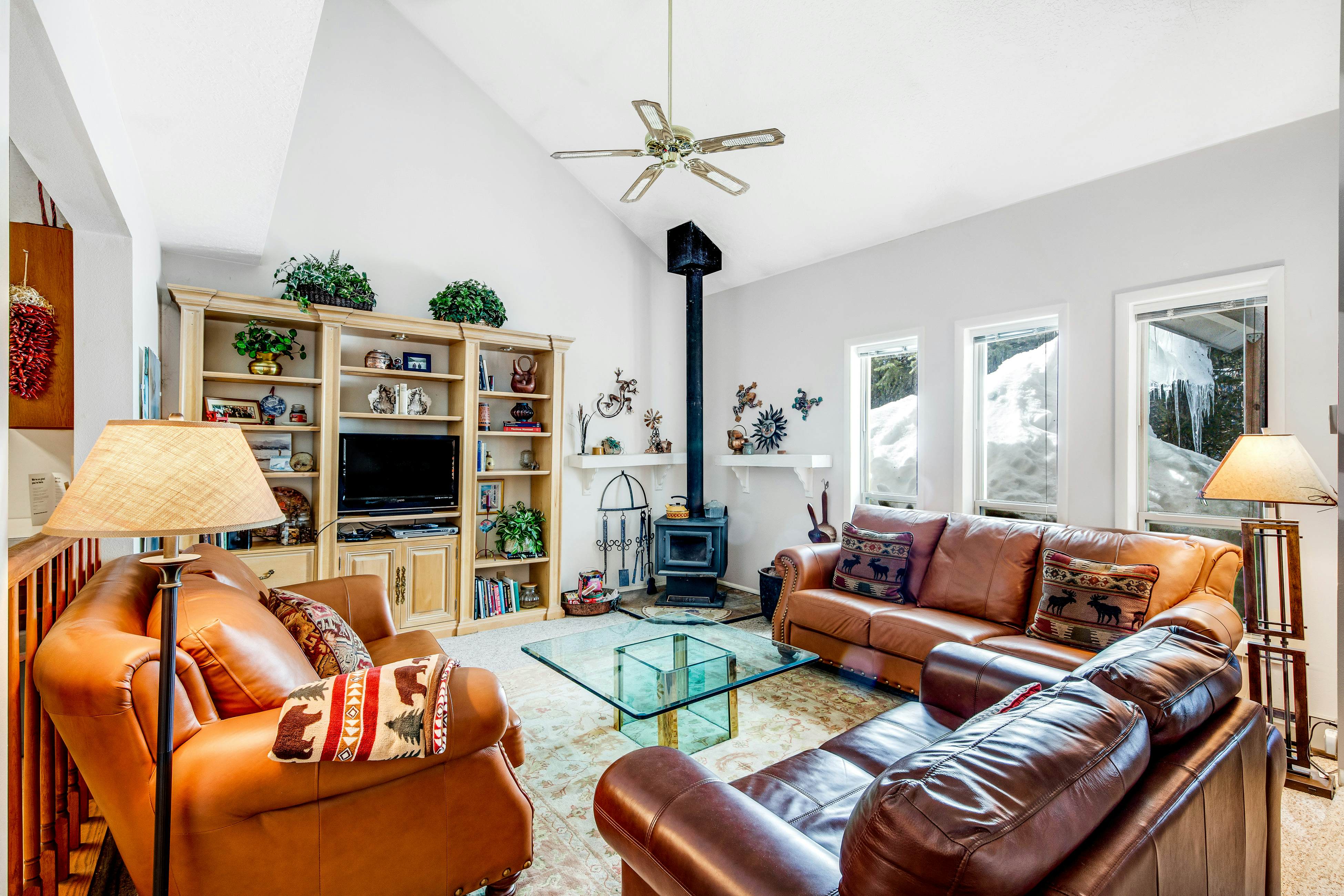 Lakefront McCall Retreat with Sunroom & Tub
