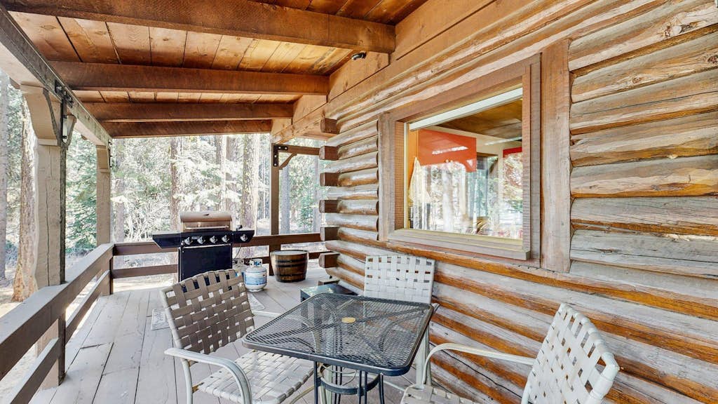 McCall Log Cabin, NearDowntown, Trailer Parking