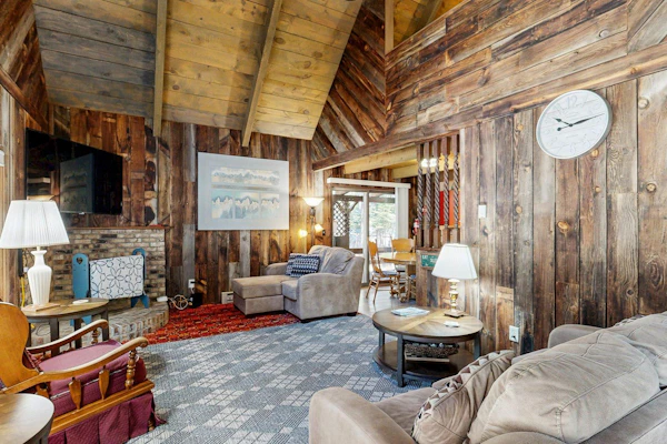 McCall Log Cabin, NearDowntown, Trailer Parking