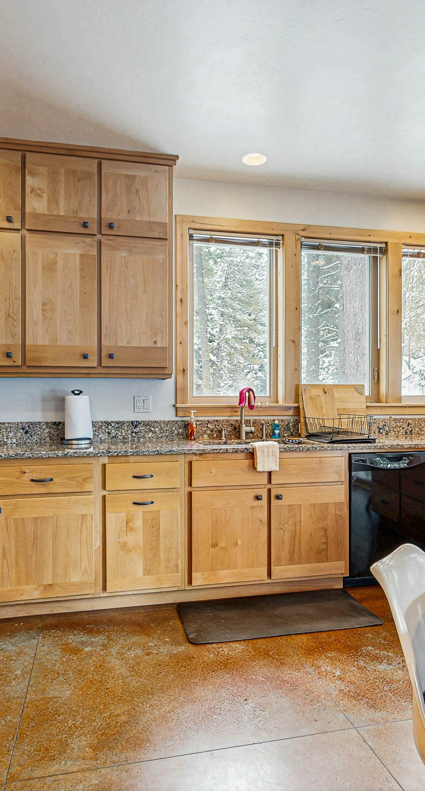 Rustic-Modern Cabin with Hot Tub Access