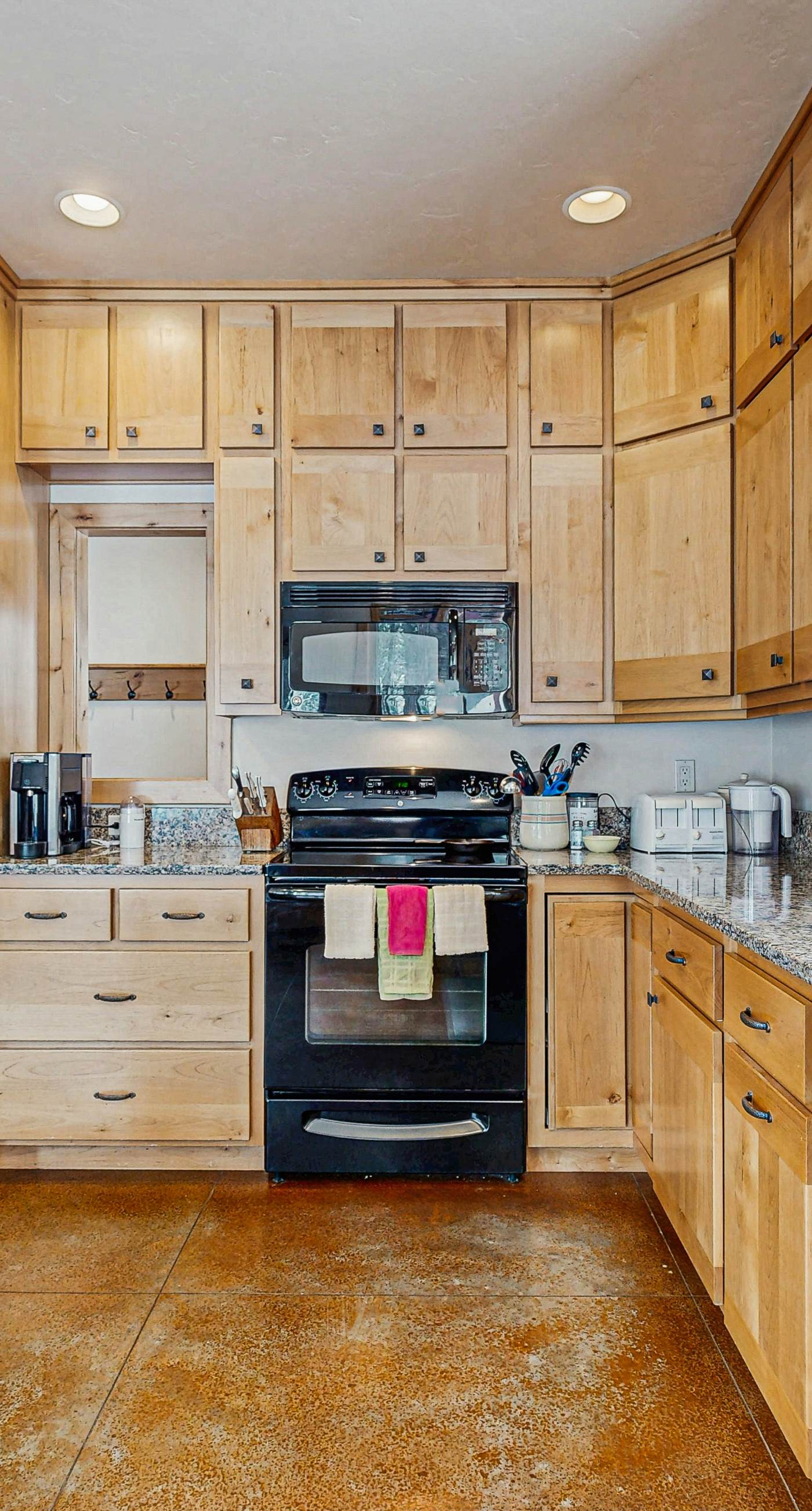 Rustic-Modern Cabin with Hot Tub Access