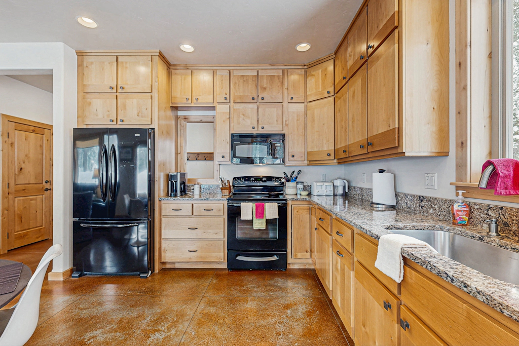 Rustic-Modern Cabin with Hot Tub Access