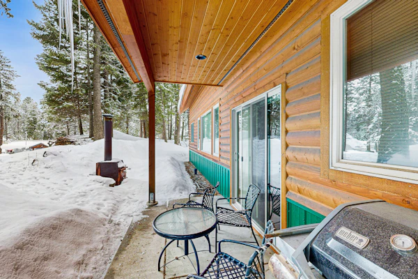 Rustic-Modern Cabin with Hot Tub Access