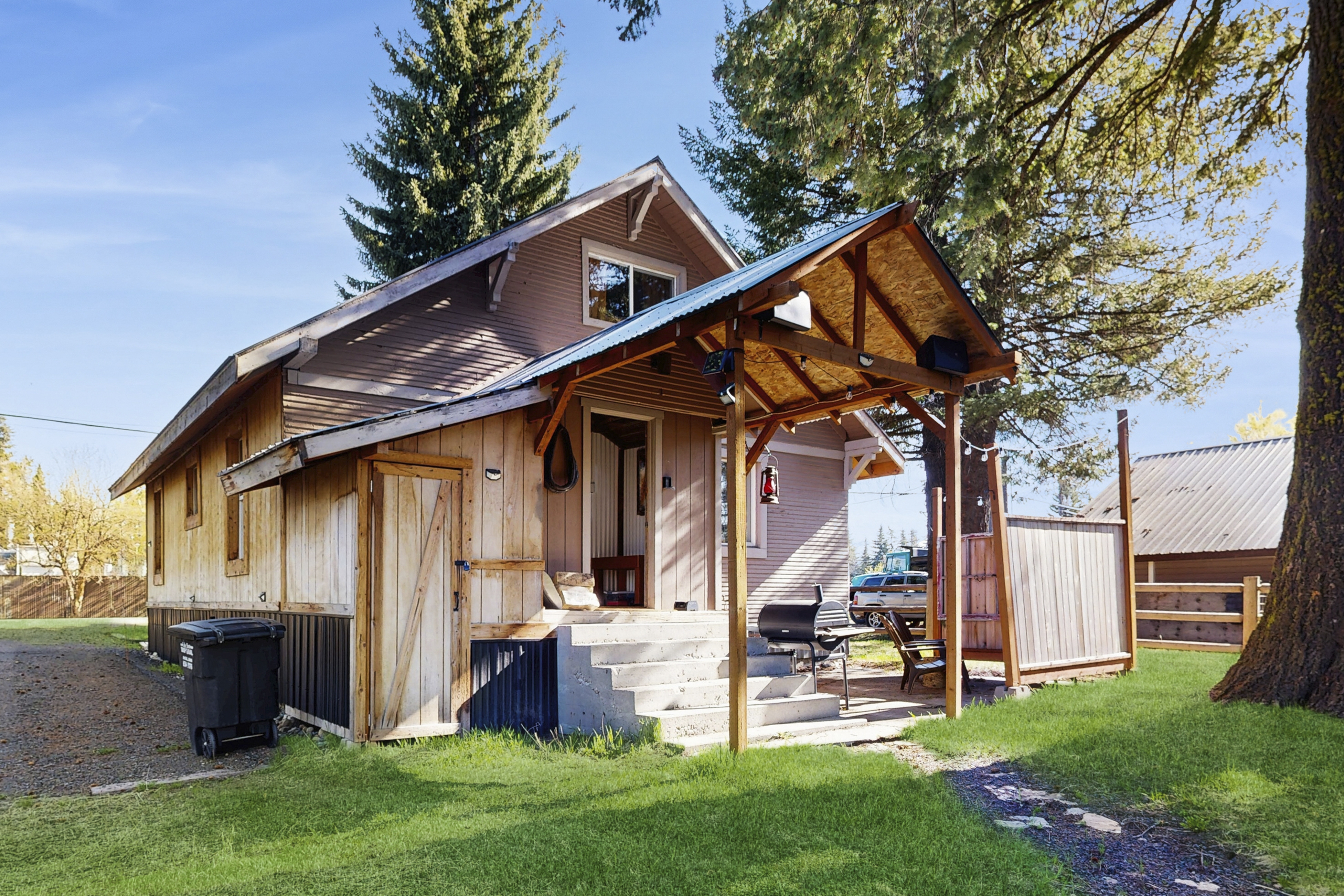 Cozy Lofted Cottage | 1.5 Miles to Downtown