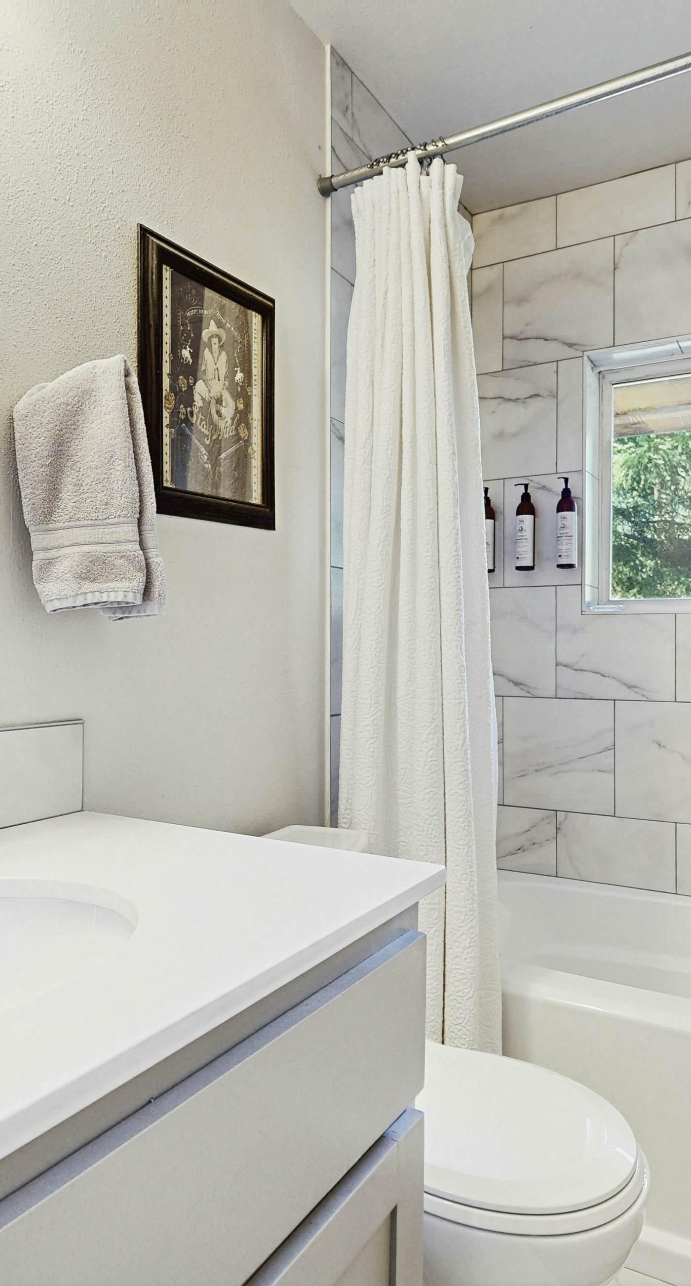 Cozy Lofted Cottage | 1.5 Miles to Downtown