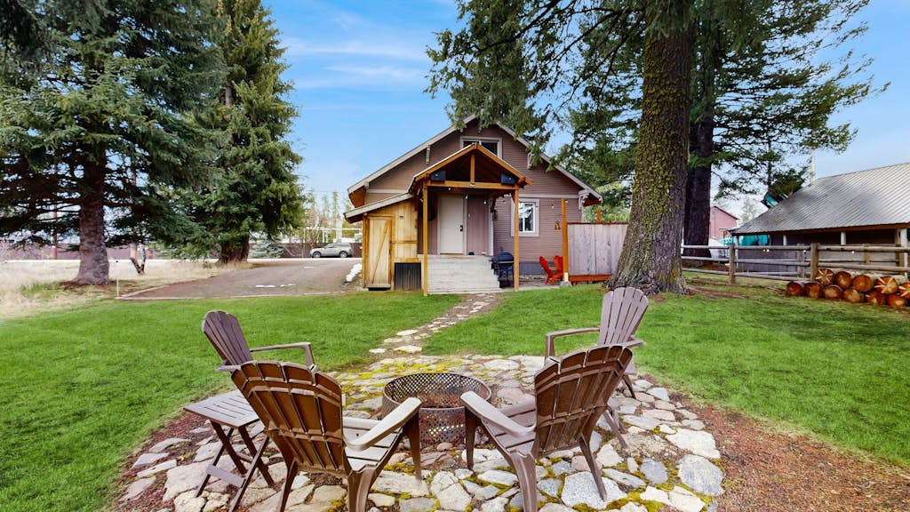Cozy McCall Cottage | Fire Pit & Near Downtown