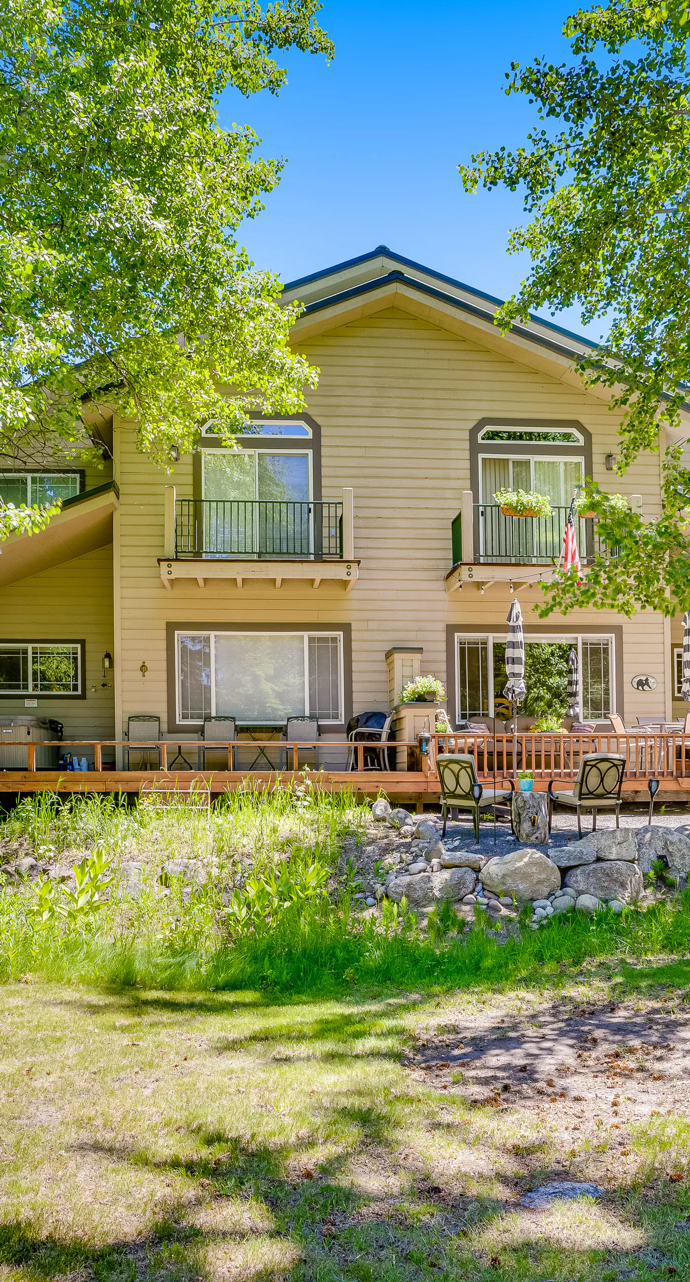 McCall Home with Hot Tub Golf Course Views