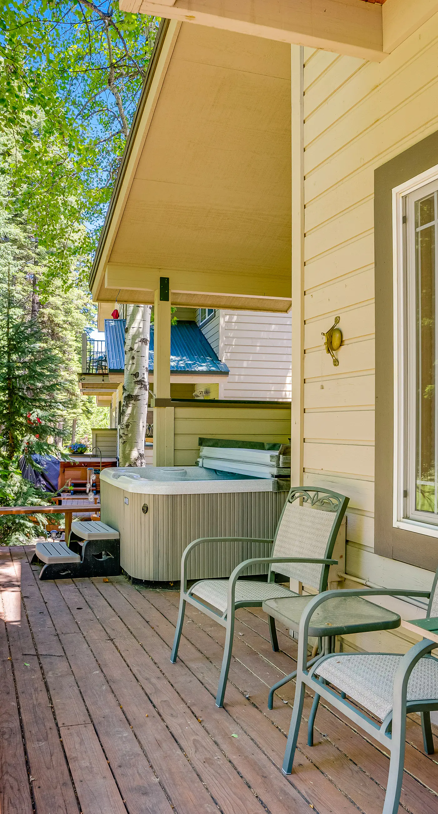 McCall Home with Hot Tub Golf Course Views