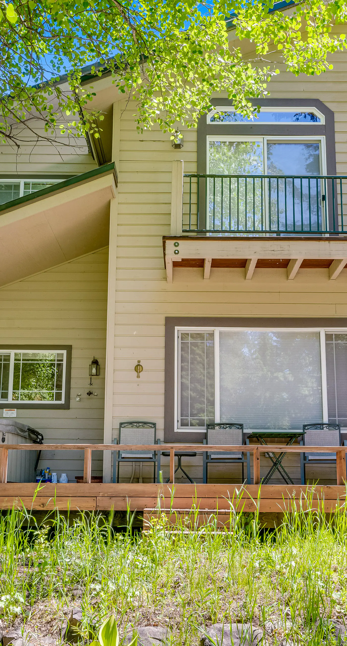 McCall Home with Hot Tub Golf Course Views
