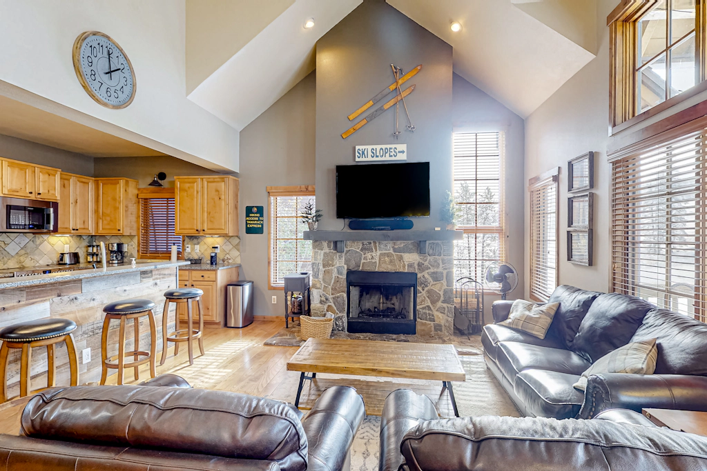 Tamarack Ski In Out with Hot Tub & Views