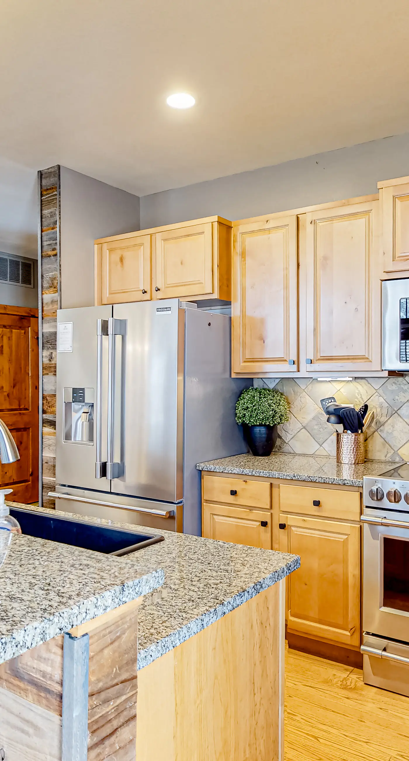 Tamarack Chalet, Hot Tub, Ski-In/Out, Sleeps 8