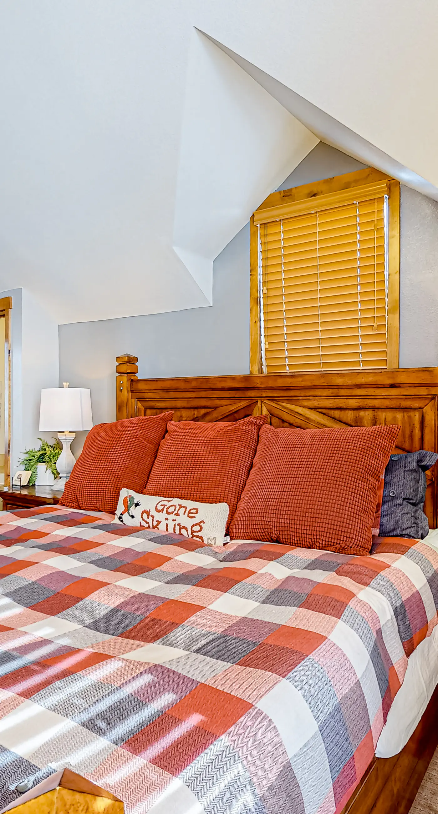 Tamarack Chalet, Hot Tub, Ski-In/Out, Sleeps 8
