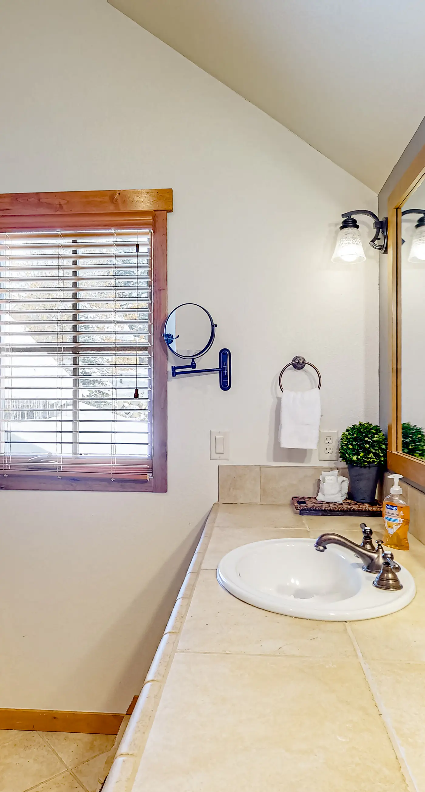 Tamarack Chalet, Hot Tub, Ski-In/Out, Sleeps 8