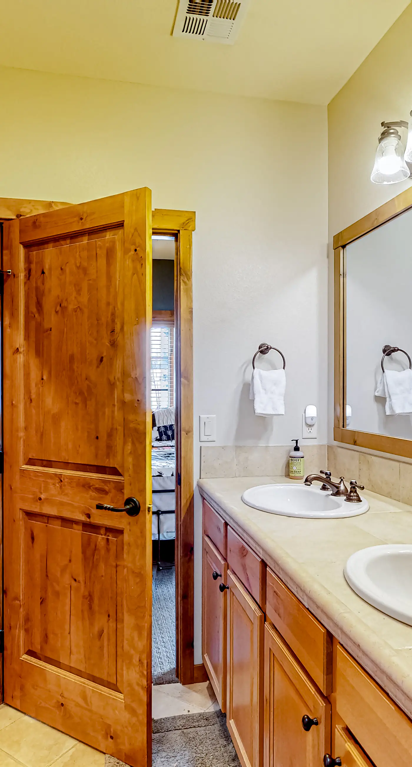 Tamarack Chalet, Hot Tub, Ski-In/Out, Sleeps 8