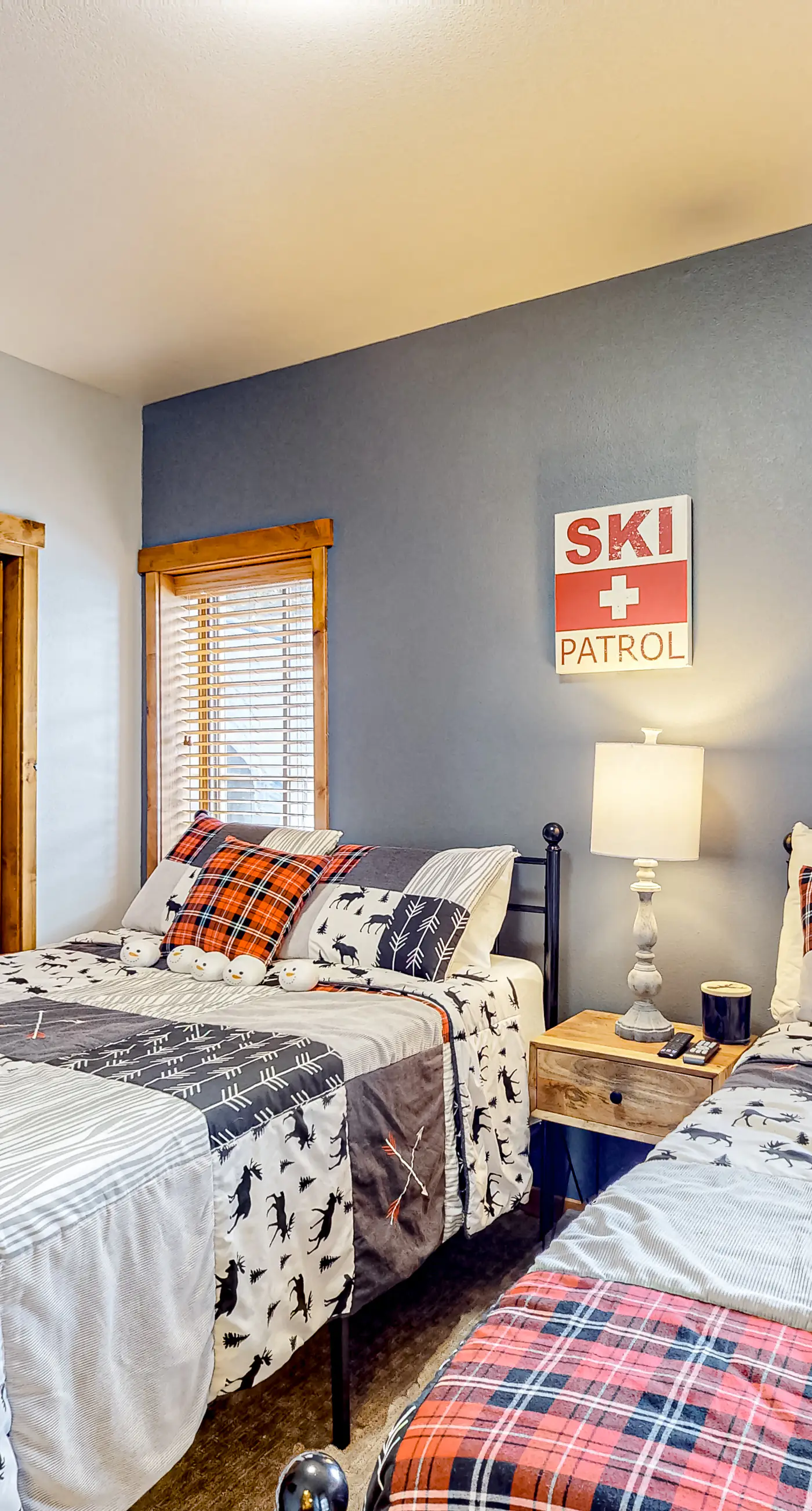 Tamarack Chalet, Hot Tub, Ski-In/Out, Sleeps 8