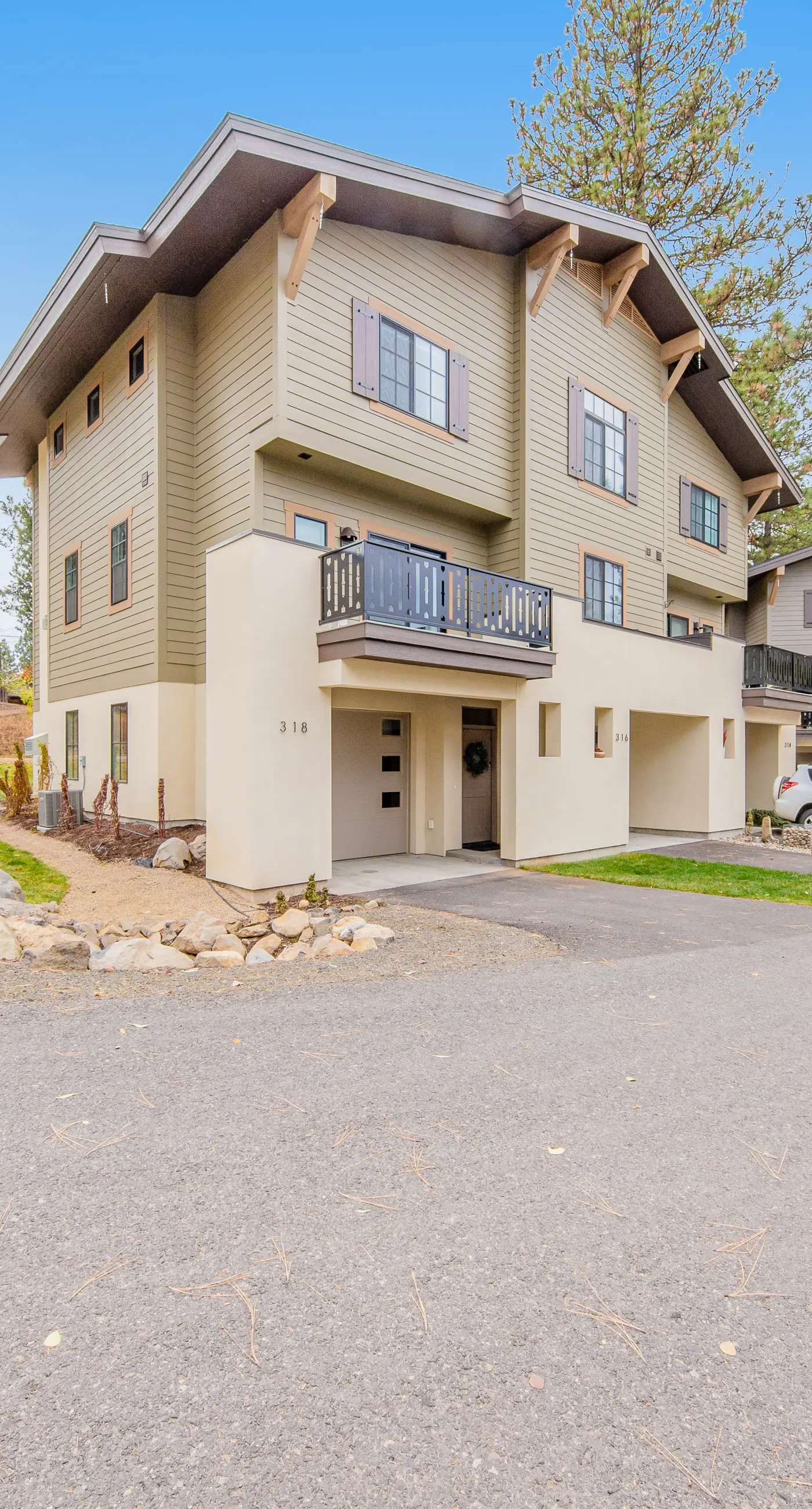 McCall Townhome with EV Charger | Downtown