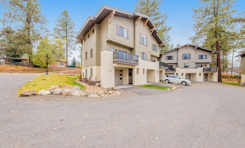 McCall Townhome with EV Charger | Downtown