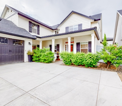Charming North End Farmhouse Near Foothills