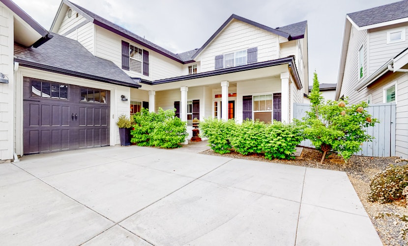 Charming North End Farmhouse Near Foothills