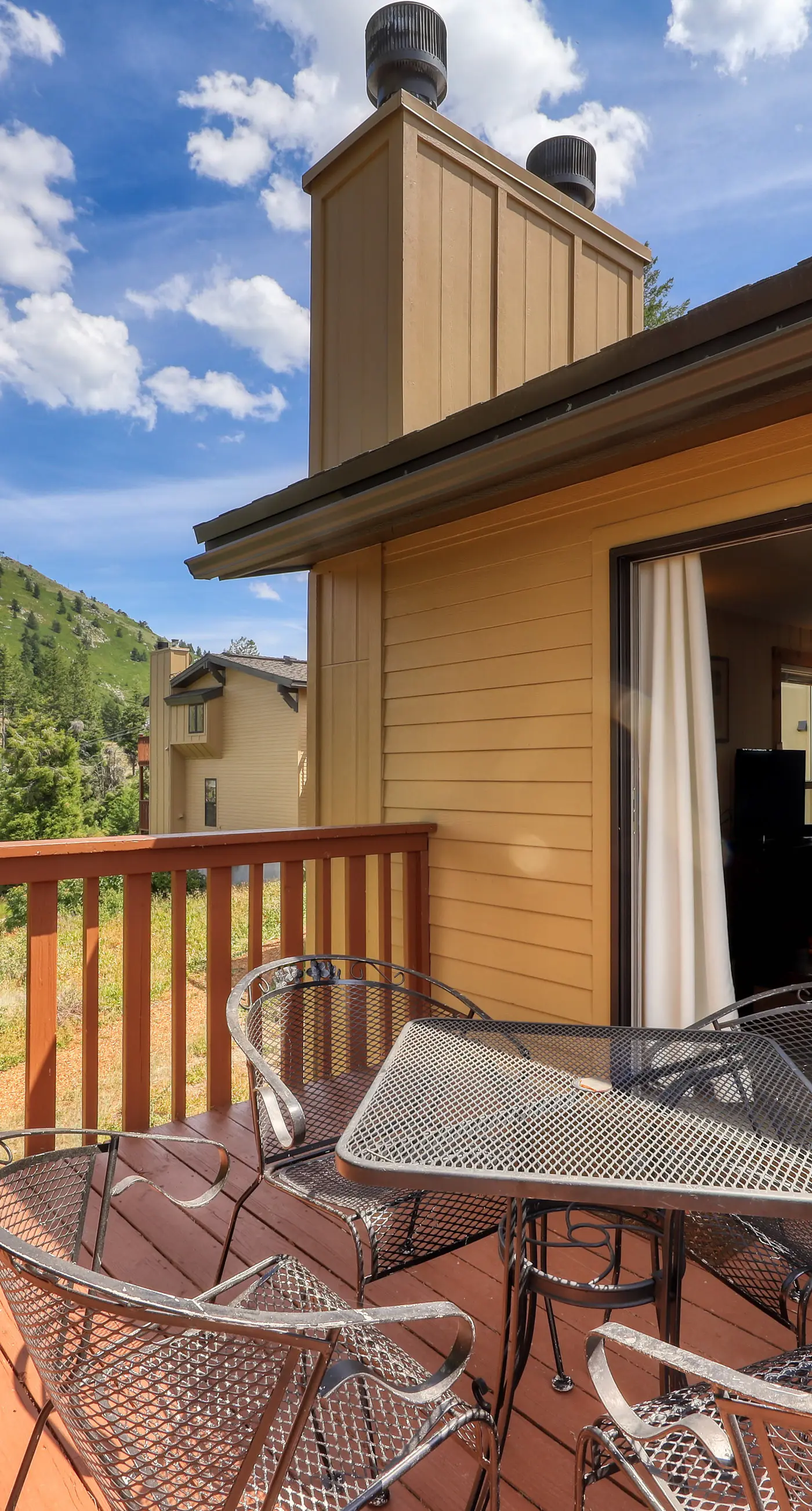 Slope-Side Getaway: Deck, Pool Table & Views