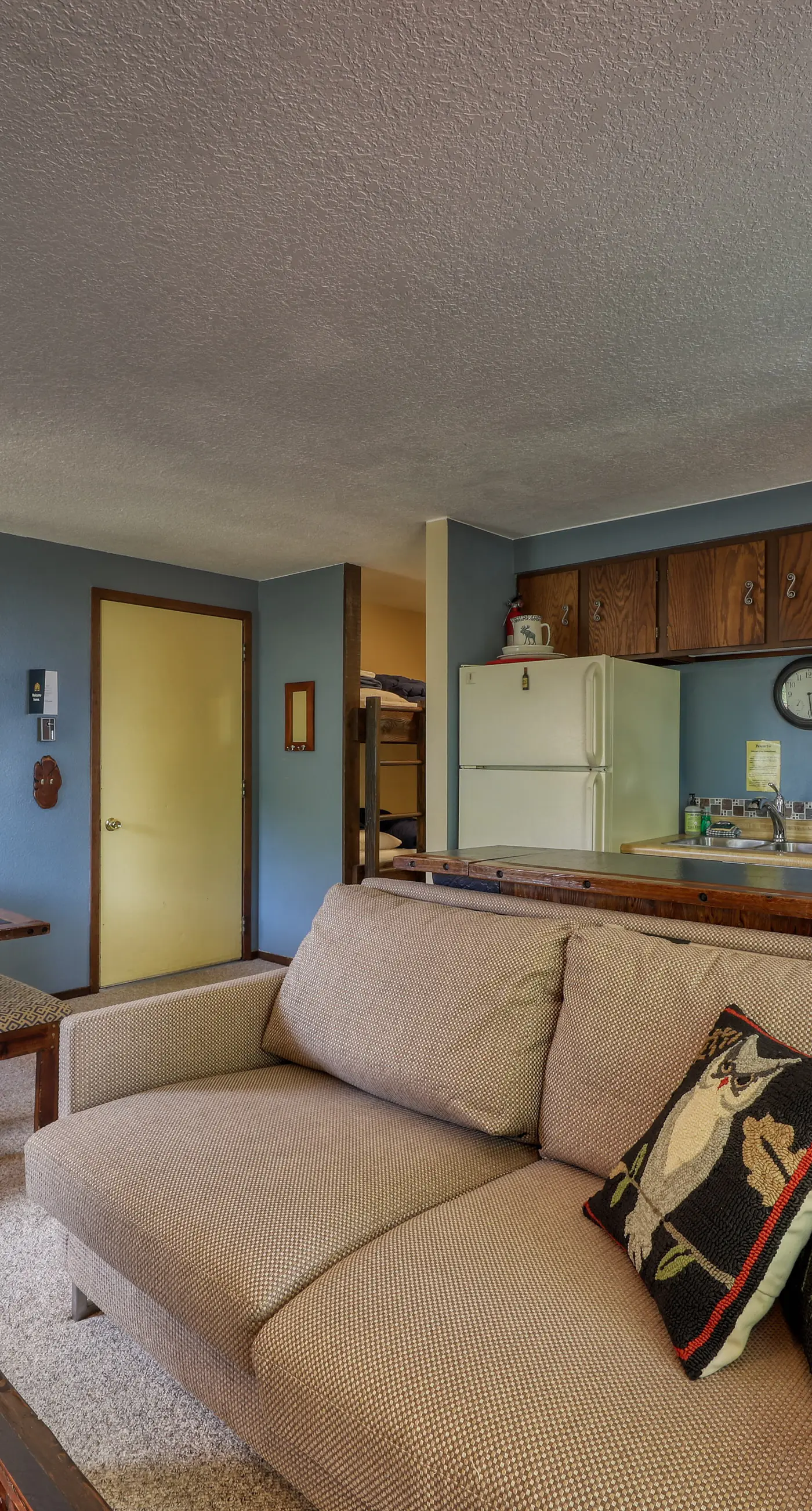 Slope-Side Getaway: Deck, Pool Table & Views