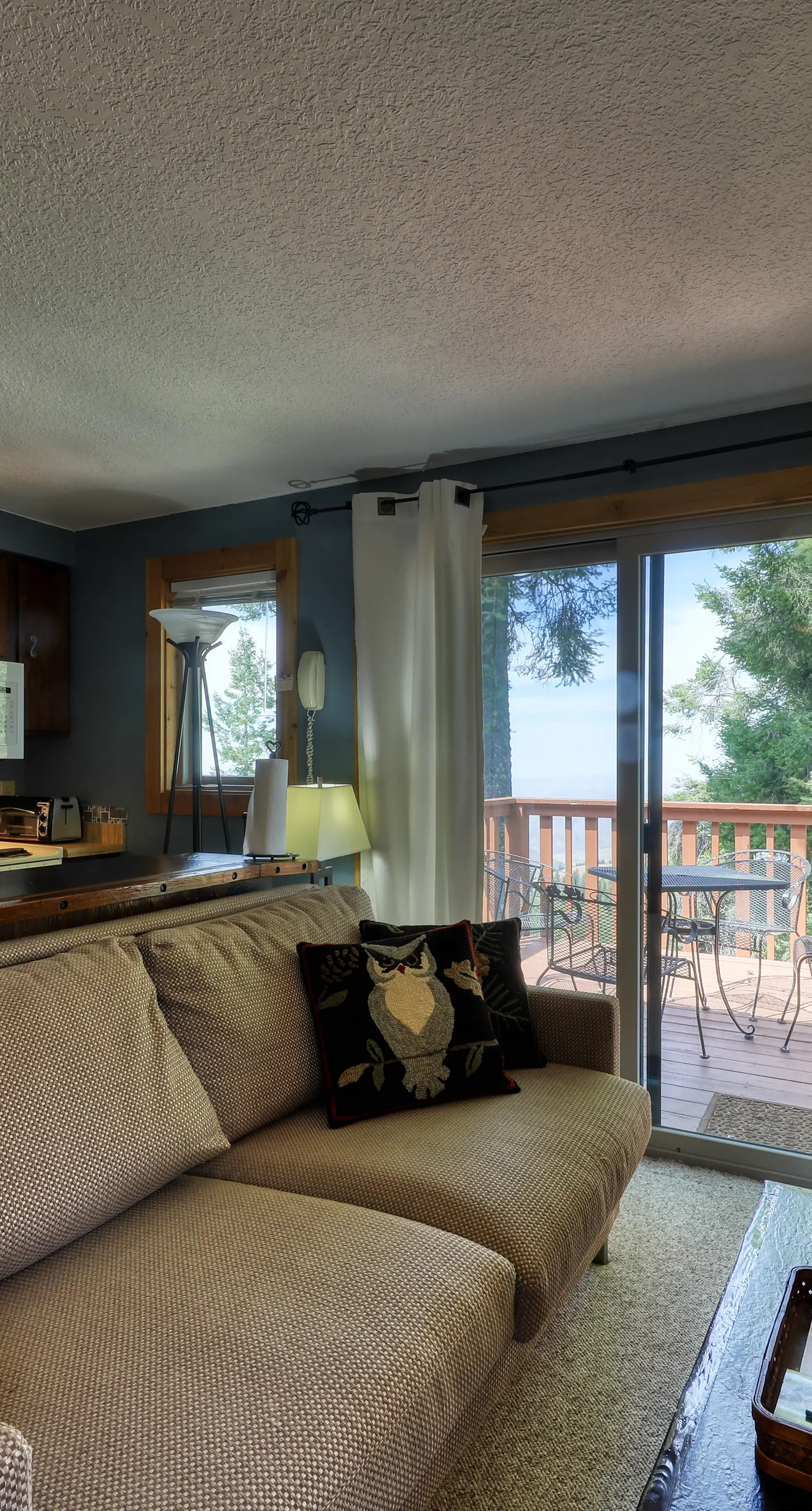 Slope-Side Getaway: Deck, Pool Table & Views