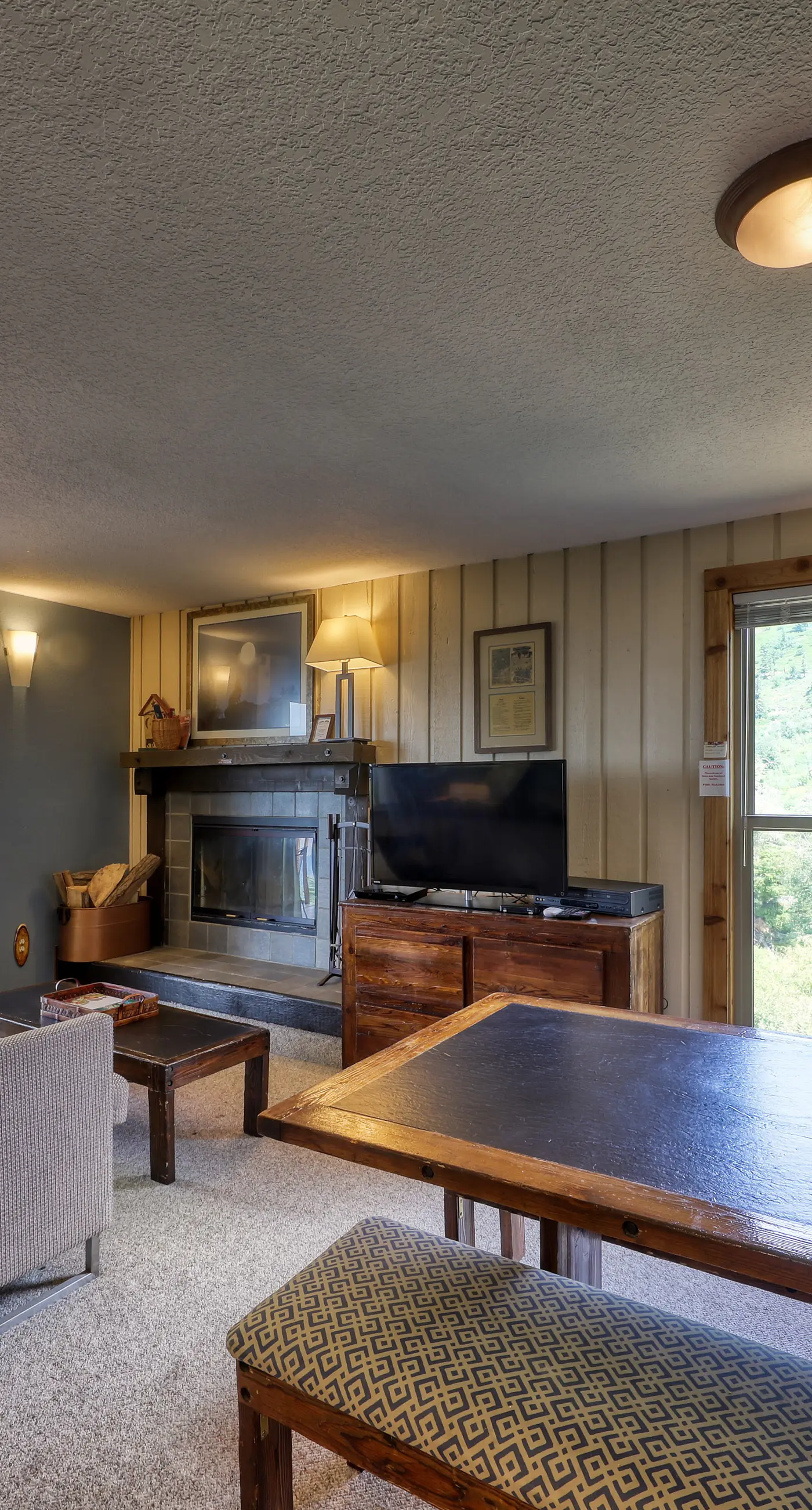 Slope-Side Getaway: Deck, Pool Table & Views