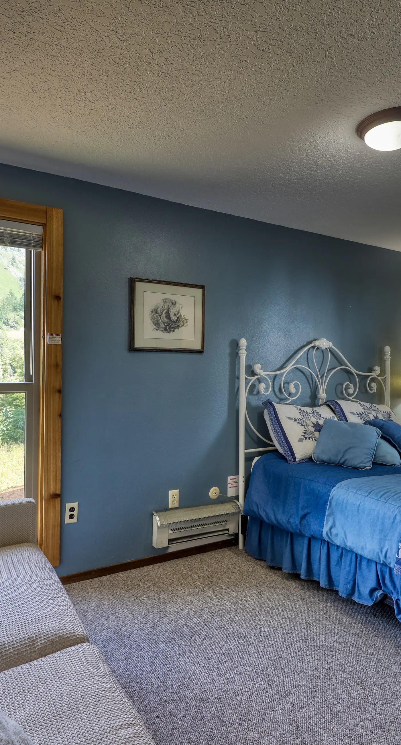 Slope-Side Getaway: Deck, Pool Table & Views