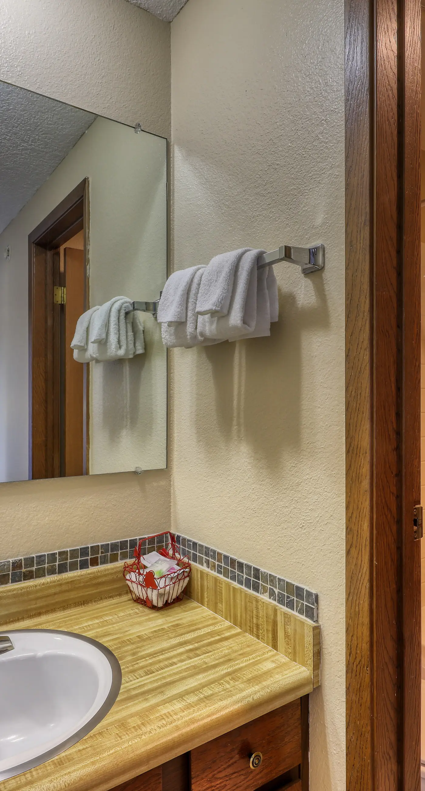 Slope-Side Getaway: Deck, Pool Table & Views