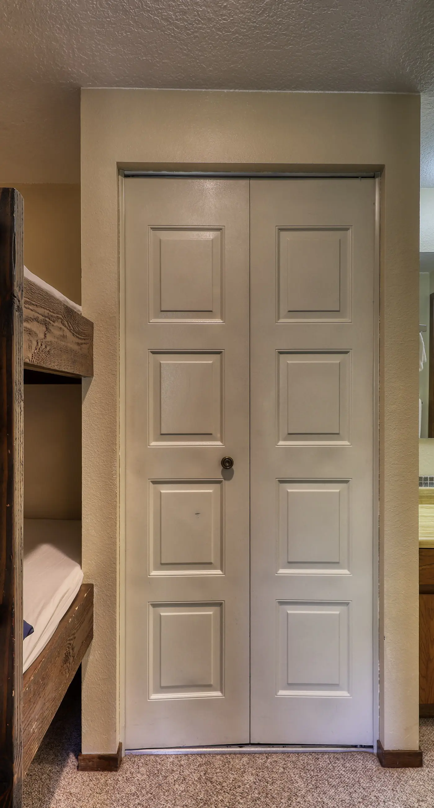 Slope-Side Getaway: Deck, Pool Table & Views