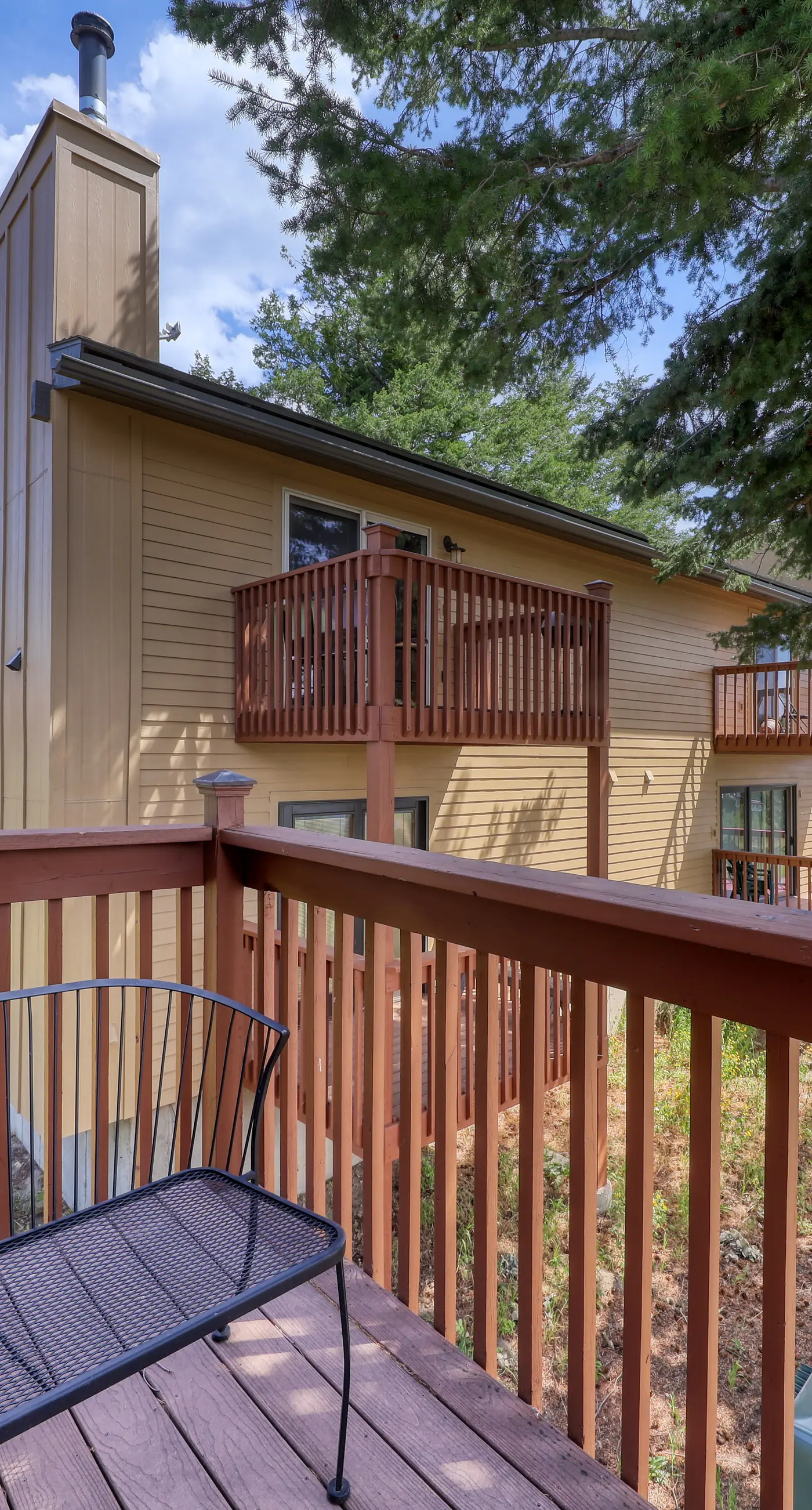 Slope-Side Getaway: Deck, Pool Table & Views