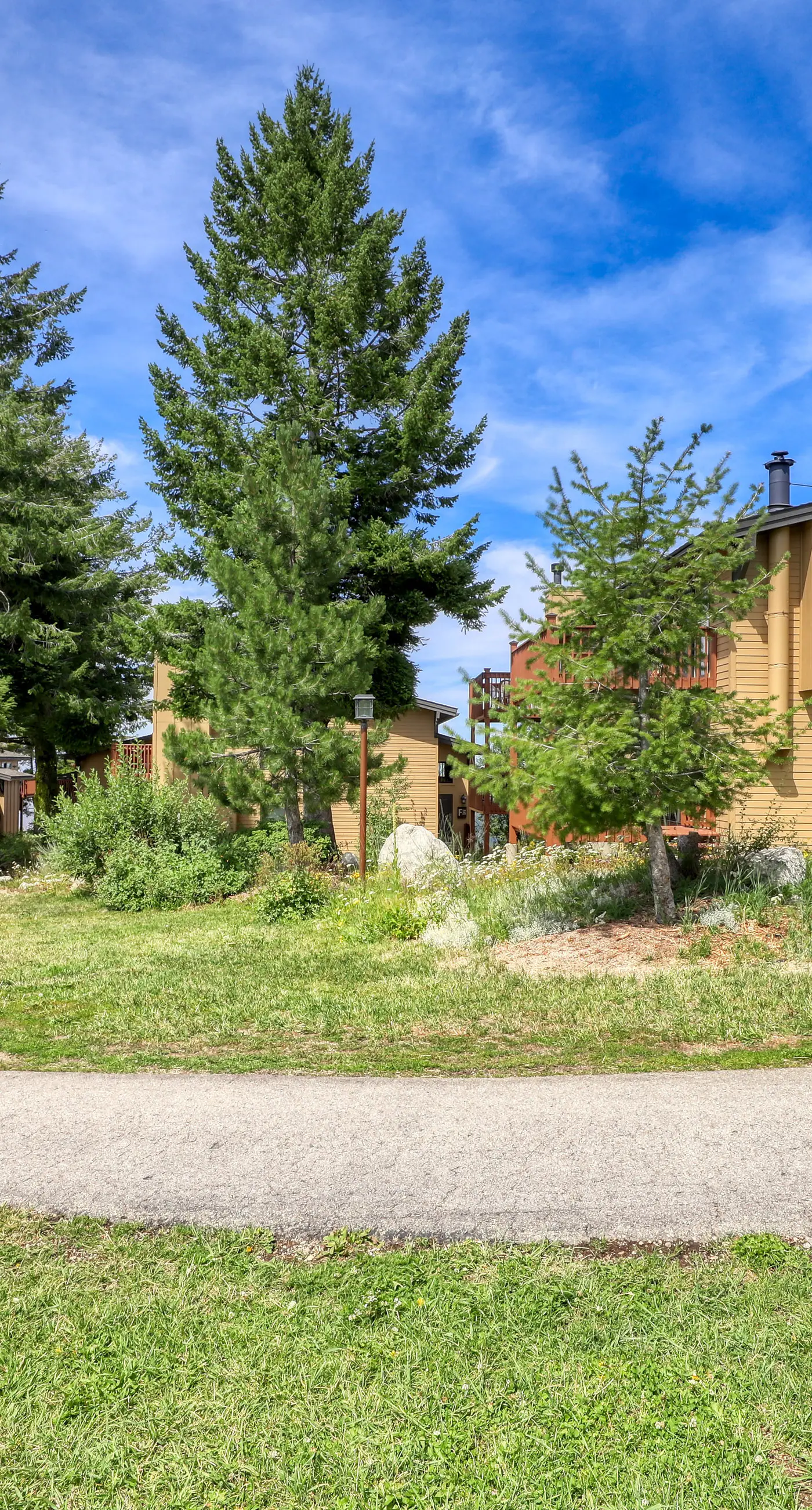 Slope-Side Getaway: Deck, Pool Table & Views
