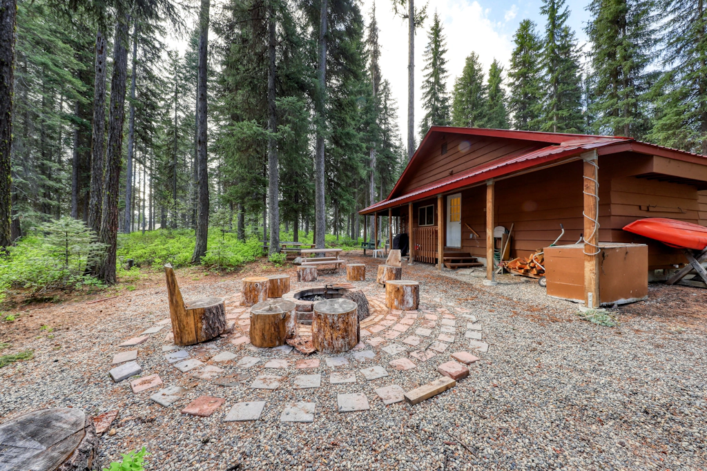 Woodland Retreat Near Payette Lake Trails
