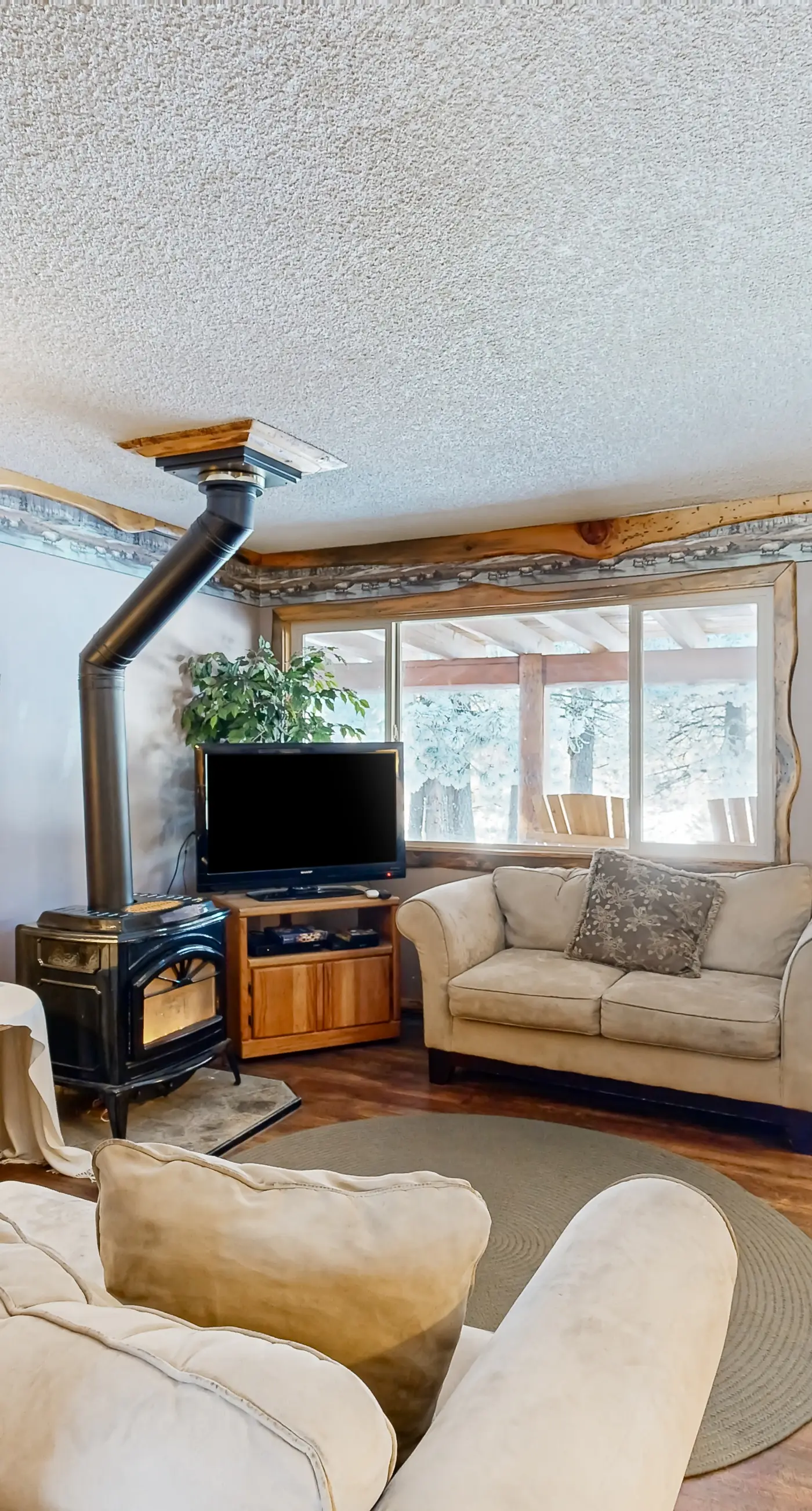 Secluded Cabin: River Access & Mountain Views