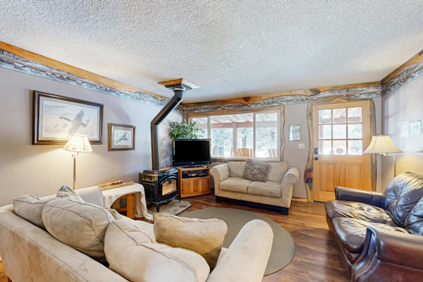 Secluded Cabin River Access & Mountain Views