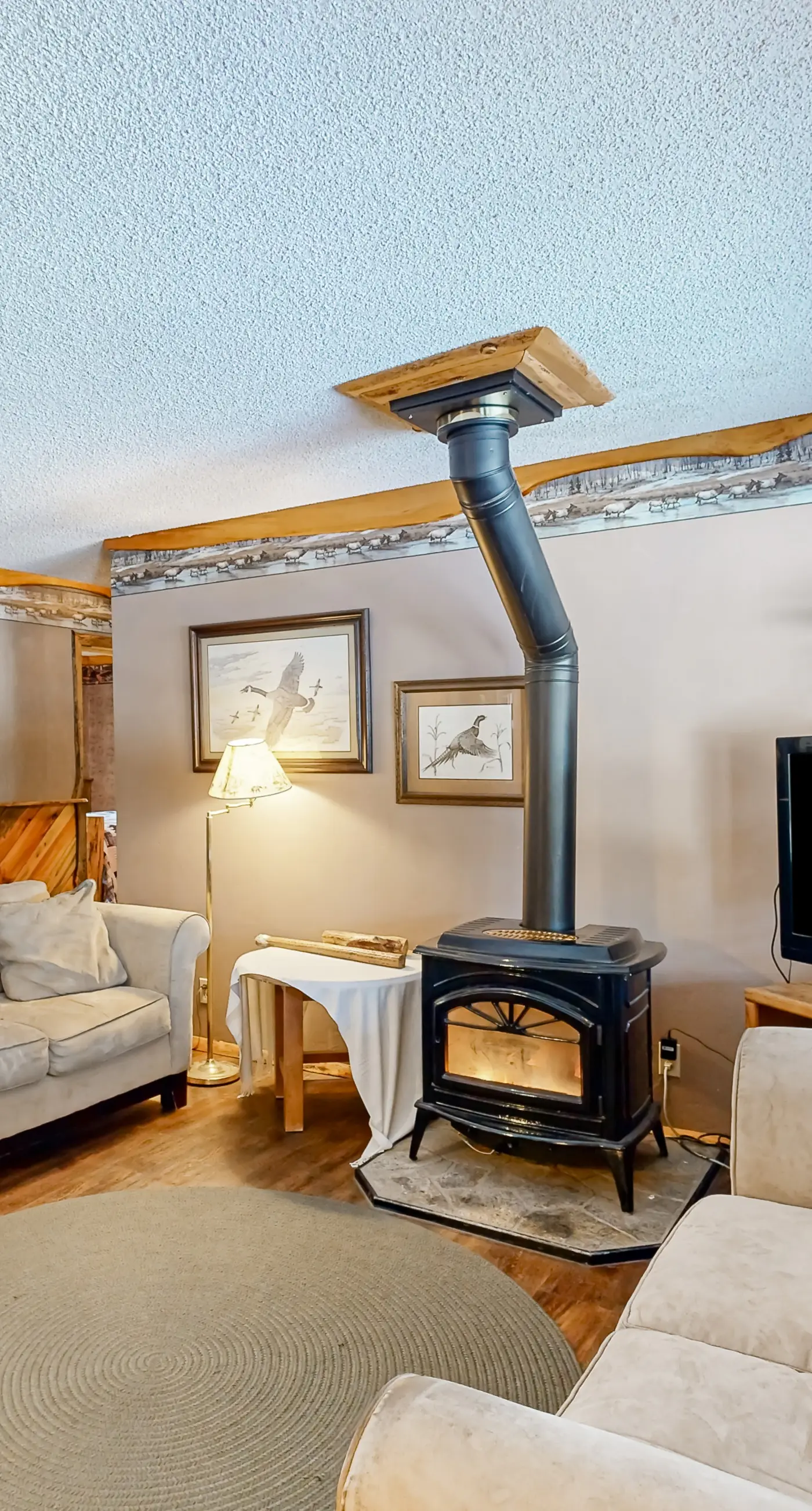 Secluded Cabin: River Access & Mountain Views