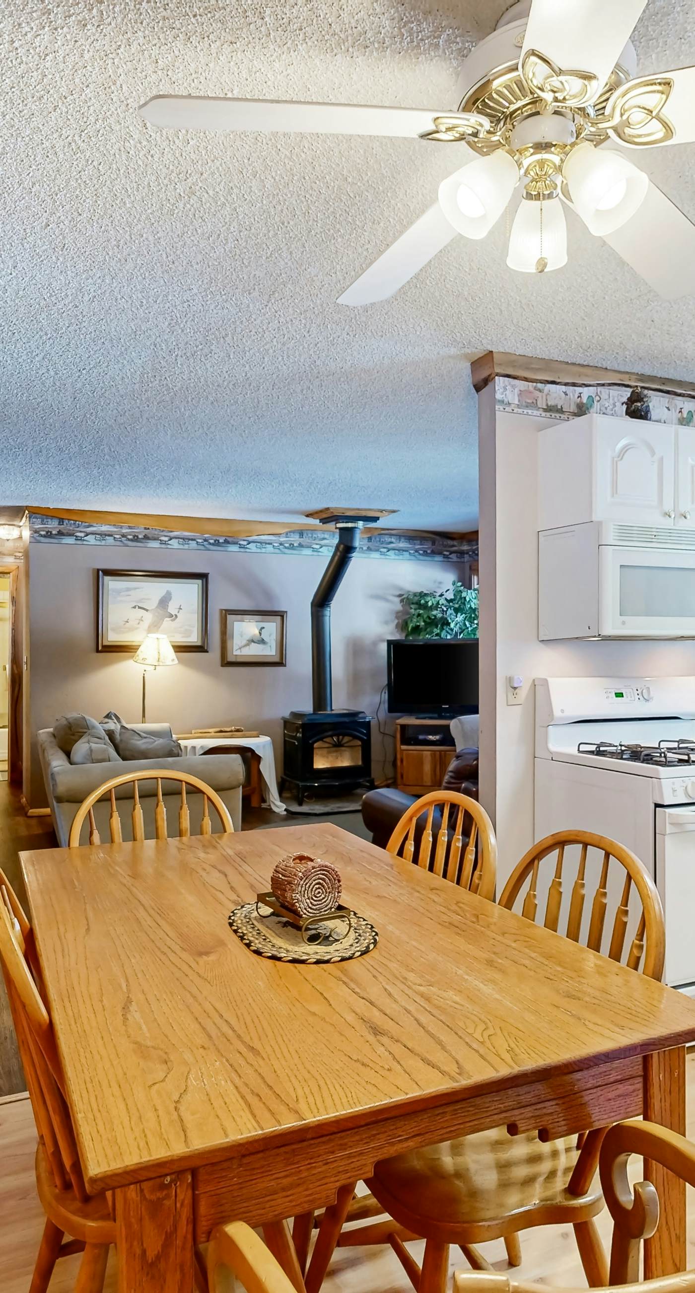 Secluded Cabin: River Access & Mountain Views