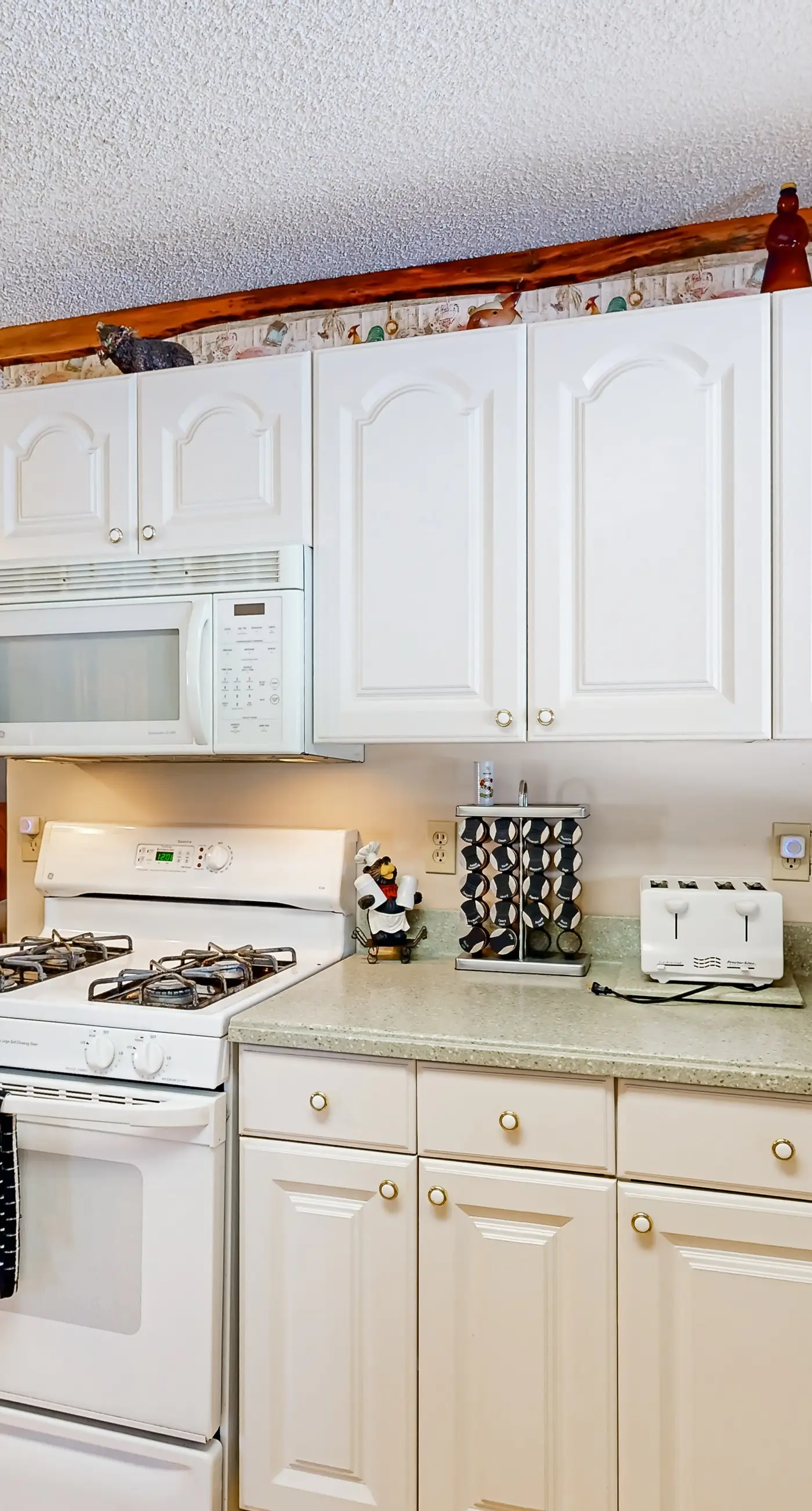 Secluded Cabin: River Access & Mountain Views