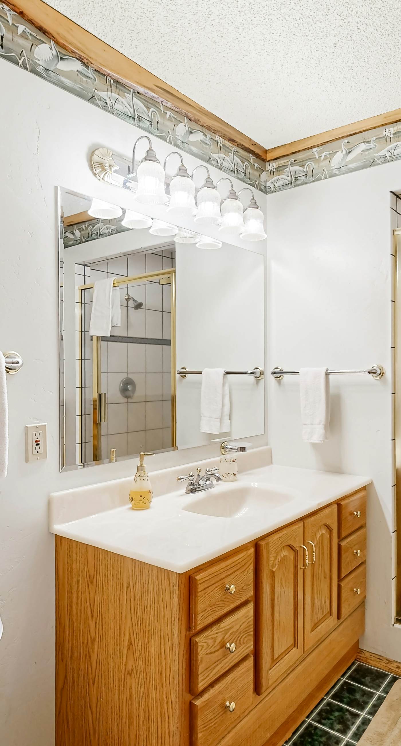 Secluded Cabin: River Access & Mountain Views