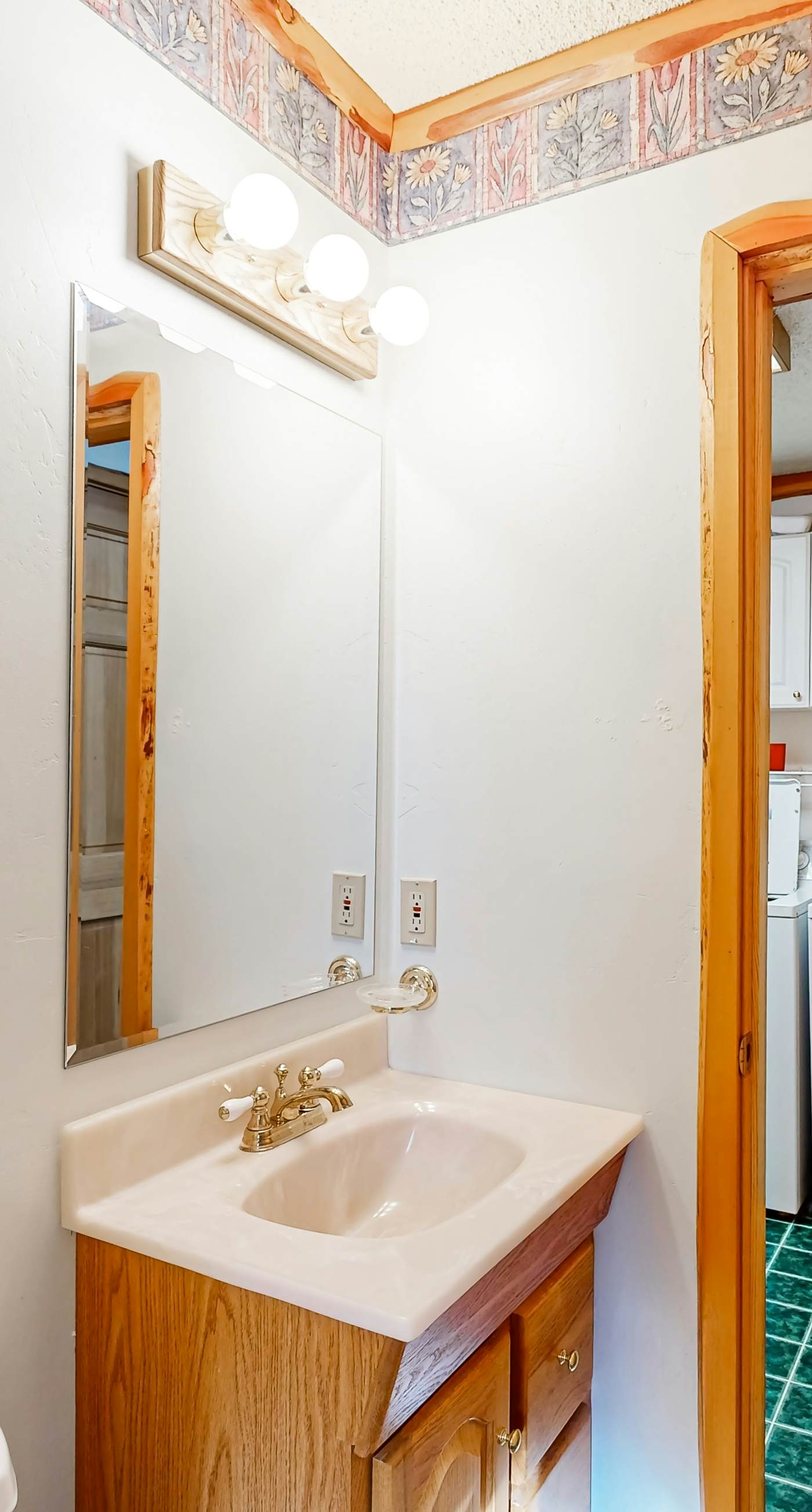 Secluded Cabin: River Access & Mountain Views