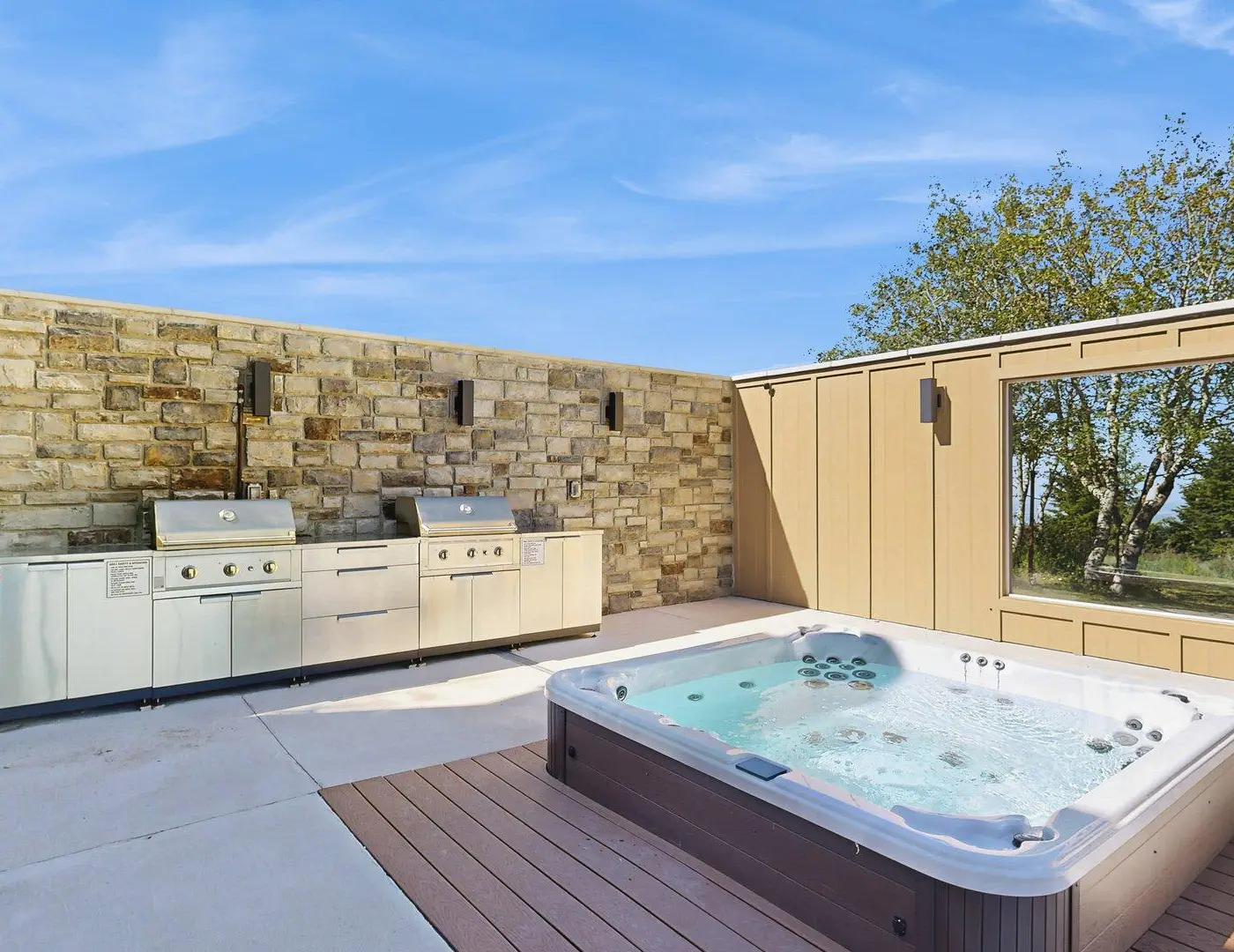 Ski-In Ski-Out Bogus Basin Studio, Sleeps 8, Views