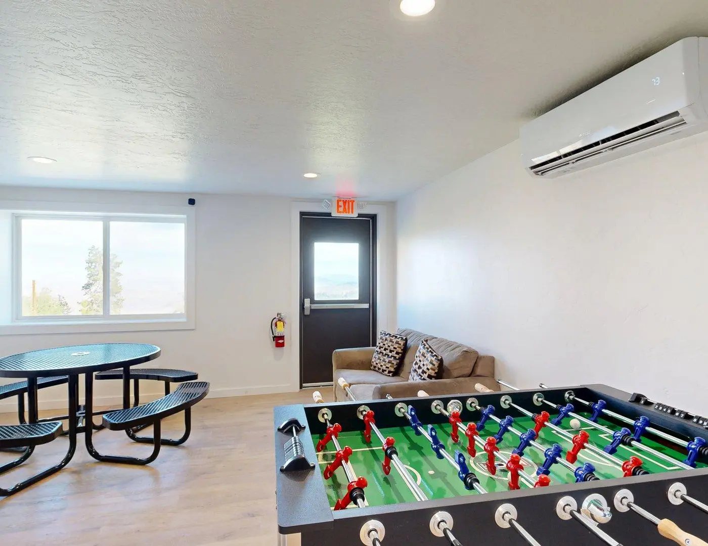 Ski-In Ski-Out Bogus Basin Studio, Sleeps 8, Views