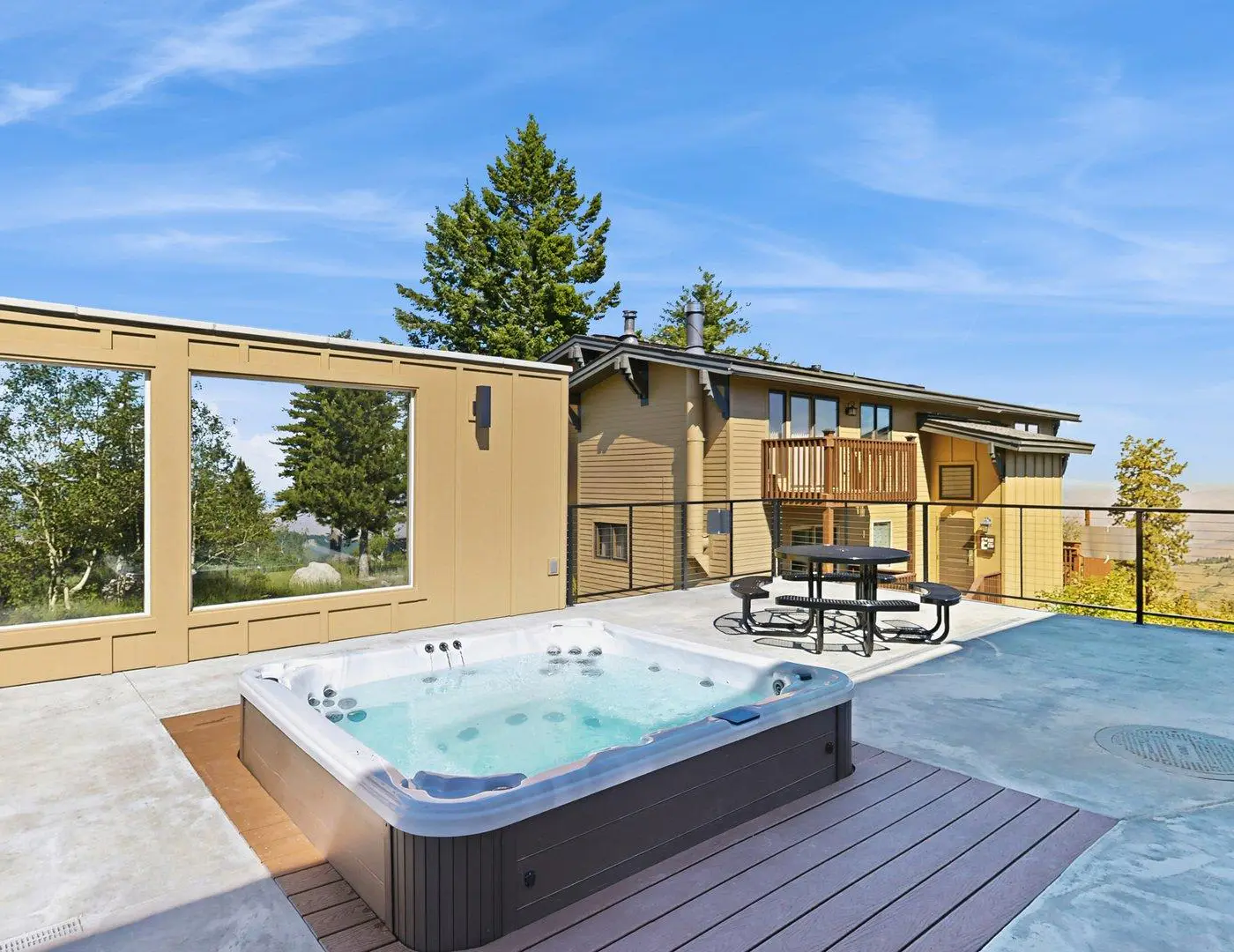 Ski-In Ski-Out Bogus Basin Studio, Sleeps 8, Views