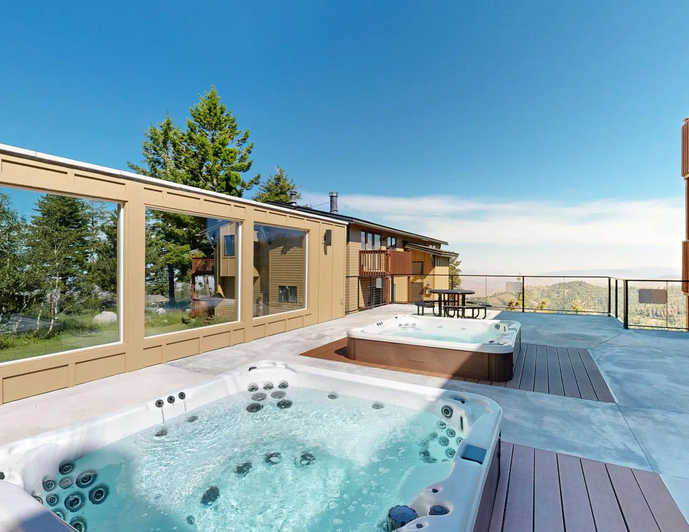 Ski-In Ski-Out Bogus Basin Studio, Sleeps 8, Views