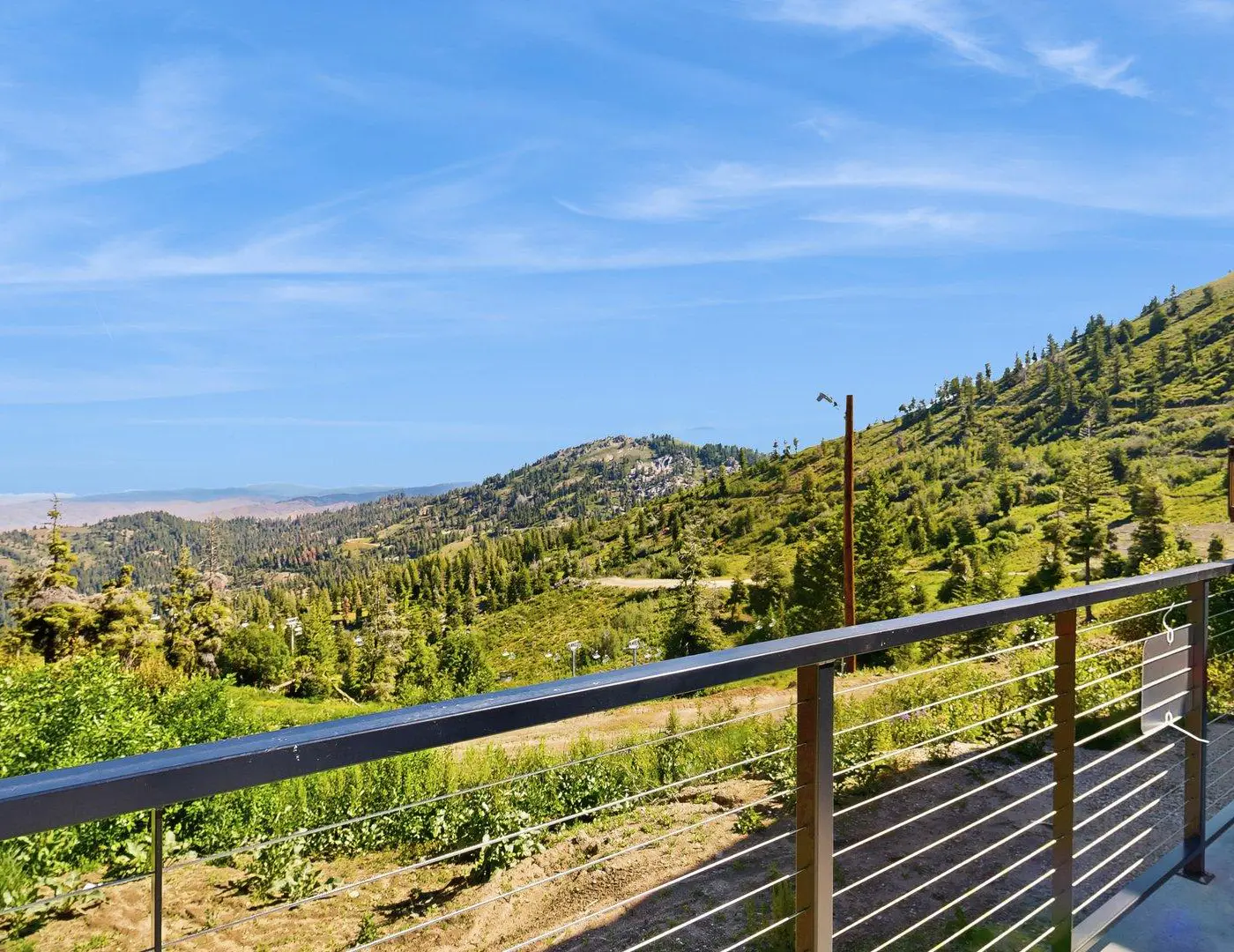 Ski-In Ski-Out Bogus Basin Studio, Sleeps 8, Views